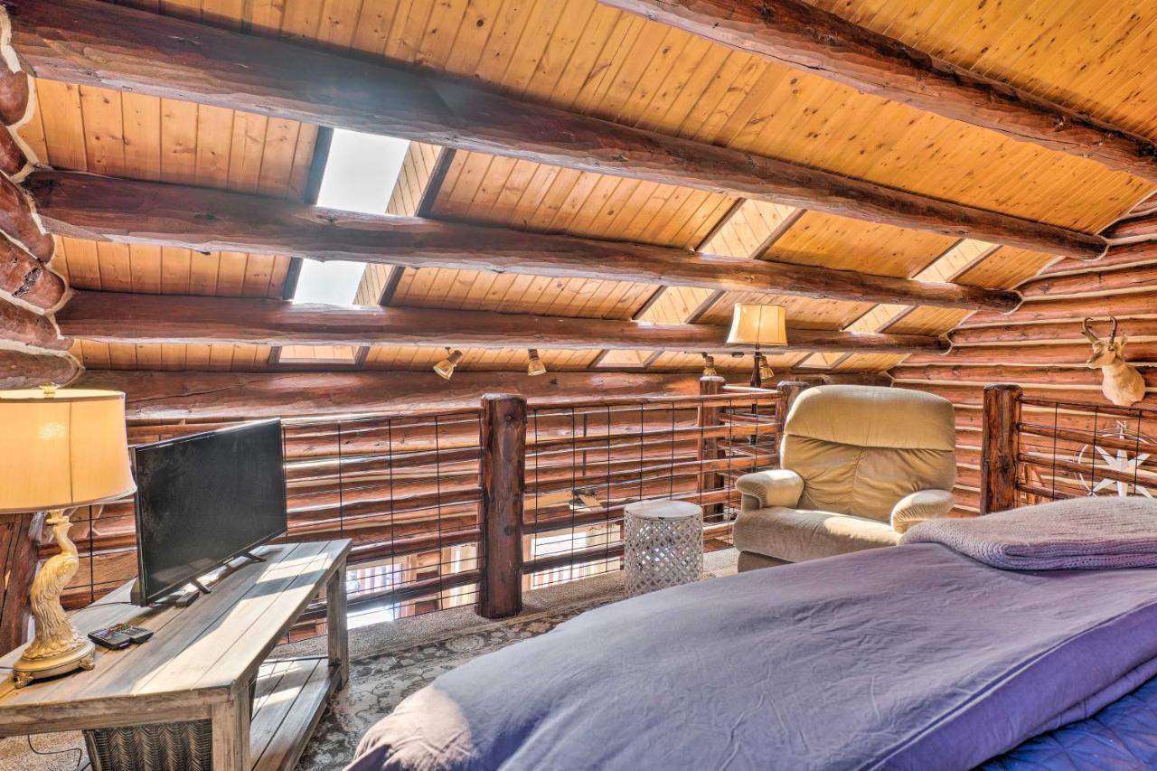 Classic Colorado Log Home With Mountain Views! Florissant Bagian luar foto