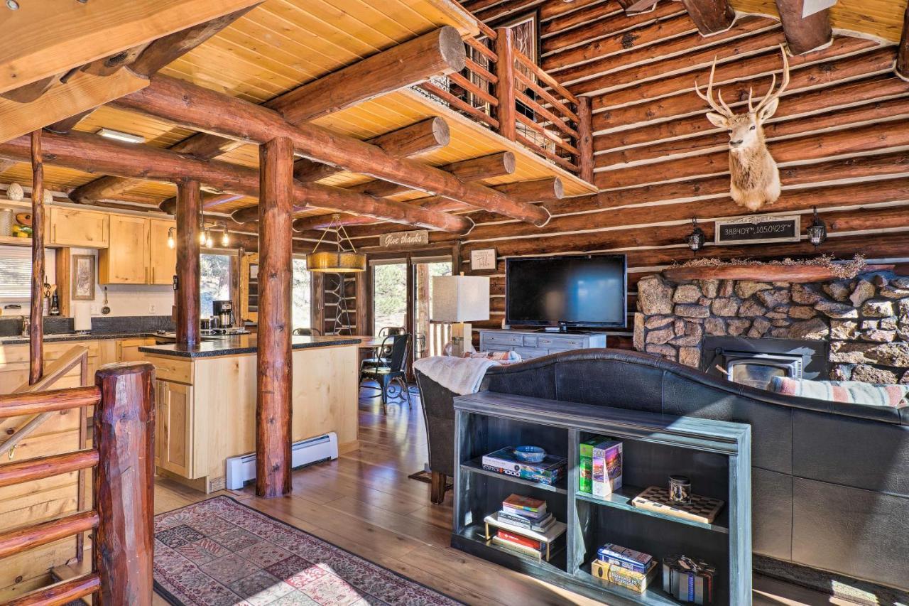Classic Colorado Log Home With Mountain Views! Florissant Bagian luar foto